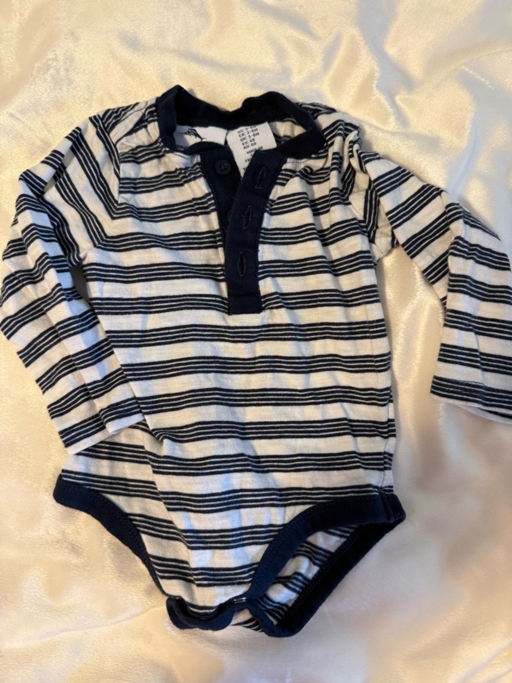 A14🫐2 for $20🫐Tommy Bahama Navy & White Striped Baby Henley
